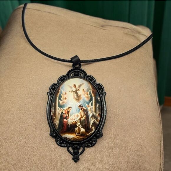 Nativity Scene Cabochon Glass Dome Black Portrait Pendant Mary Jesus Necklace - Picture 2 of 5
